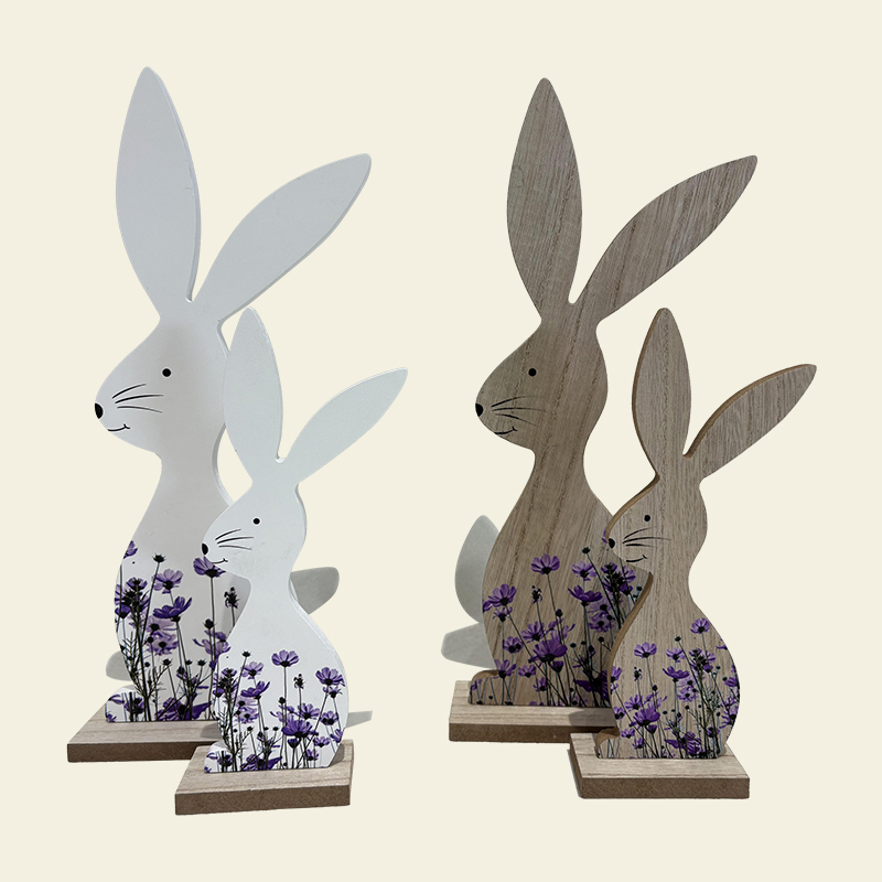 Conjunto de conejito de Pascua morado con decoración de flores de Pascua